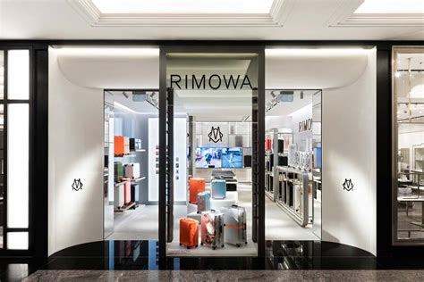 rimowa store dubai mall.